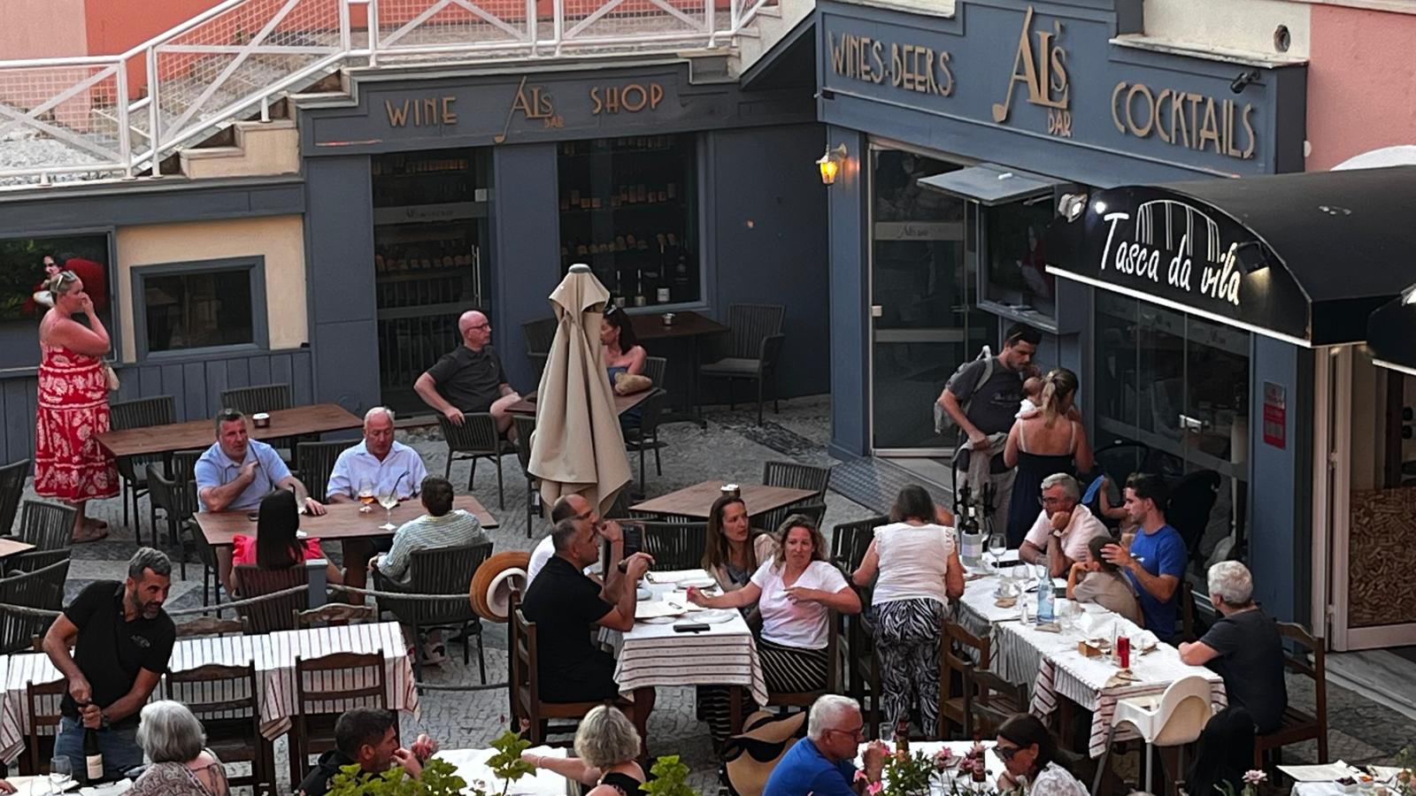 A typical lively night at AL’s Bar Vilamoura
